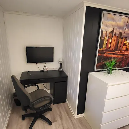 Fin I Stille Og Rolig Omrade Med Gratis Privat Parkering! * ستافانجر