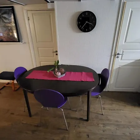 アパート Fin I Stille Og Rolig Omrade Med Gratis Privat Parkering!
