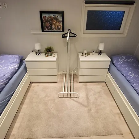 Fin I Stille Og Rolig Omrade Med Gratis Privat Parkering! * 스타방에르