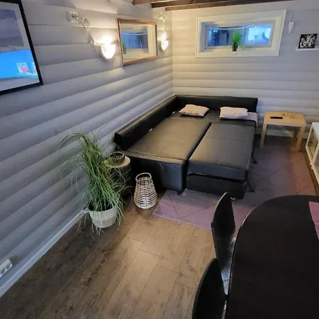 Fin I Stille Og Rolig Område Med Gratis Privat Parkering! Stavanger