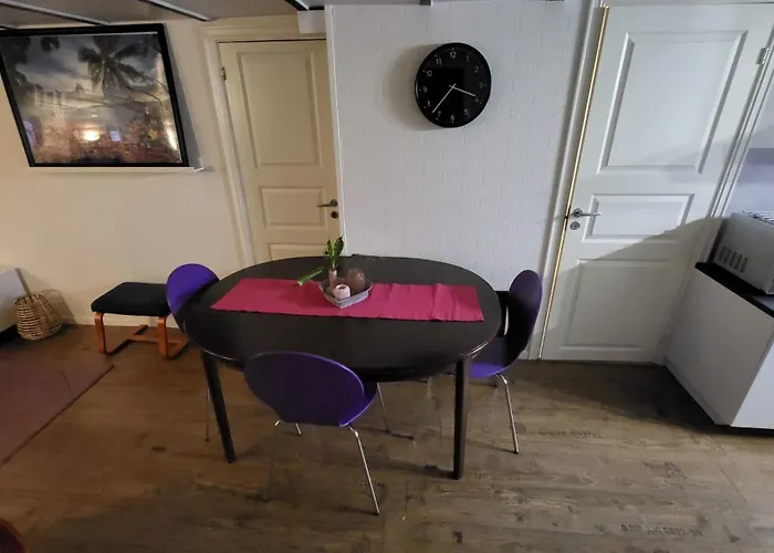 Appartement Fin I Stille Og Rolig Omrade Med Gratis Privat Parkering!
